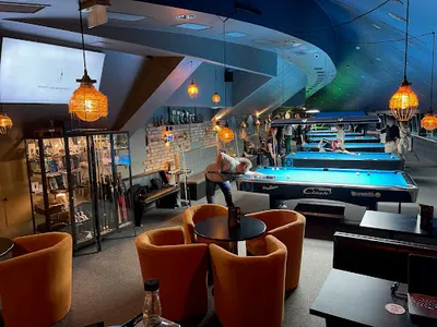 CUE CLAN Klub - Bilard - Snooker - Dart - Pub - Bar z przekąskami - Sklep z akcesoriami